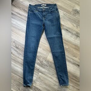 LEVI super skinny size 28
